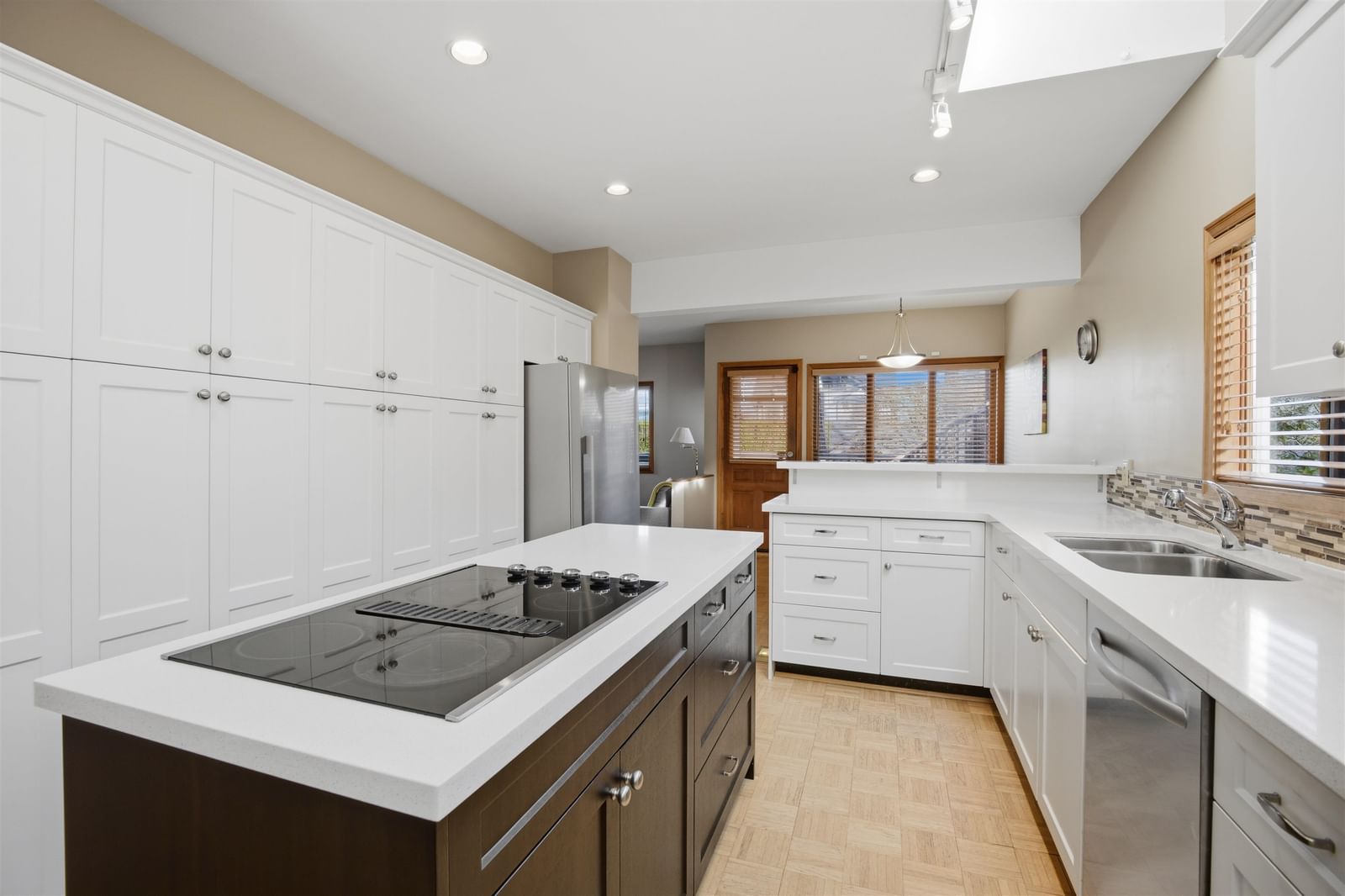 Listing Image 8