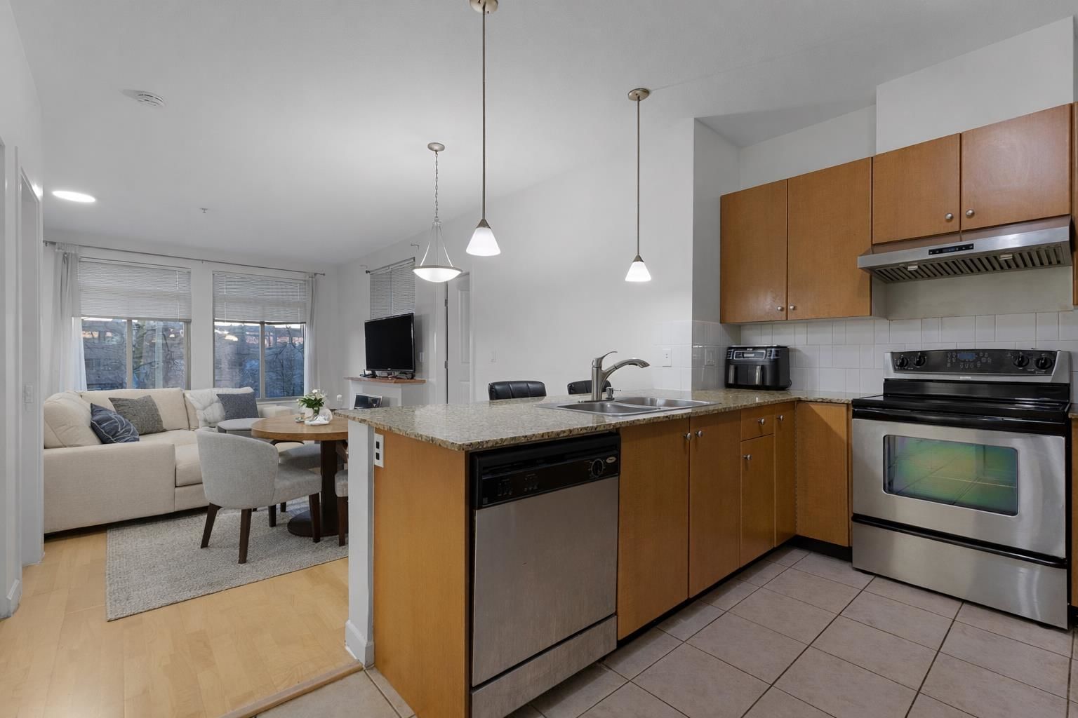 Listing Image 11