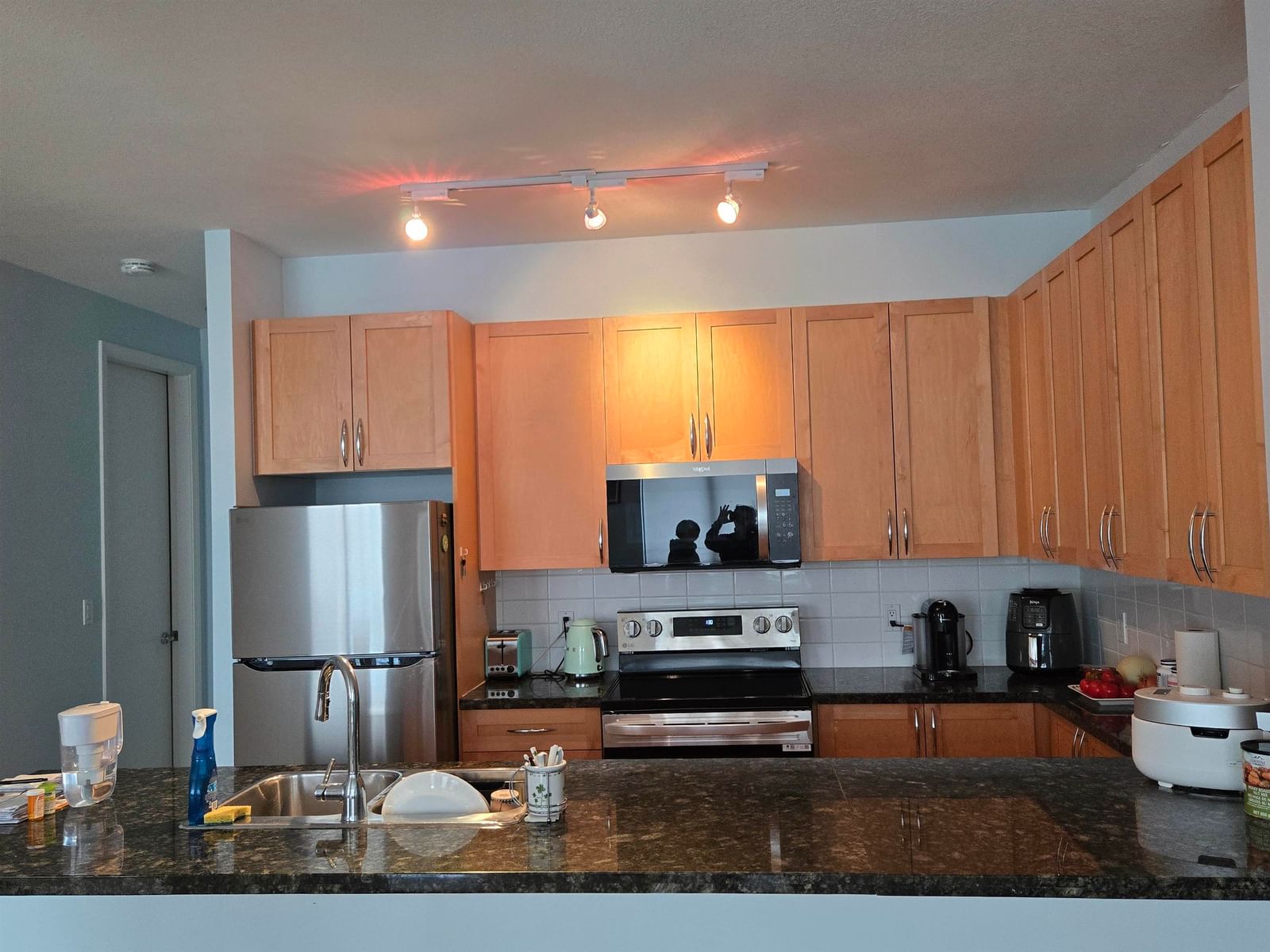 Listing Image 11