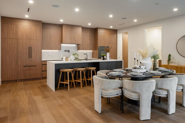 4 - 950 57th Avenue W