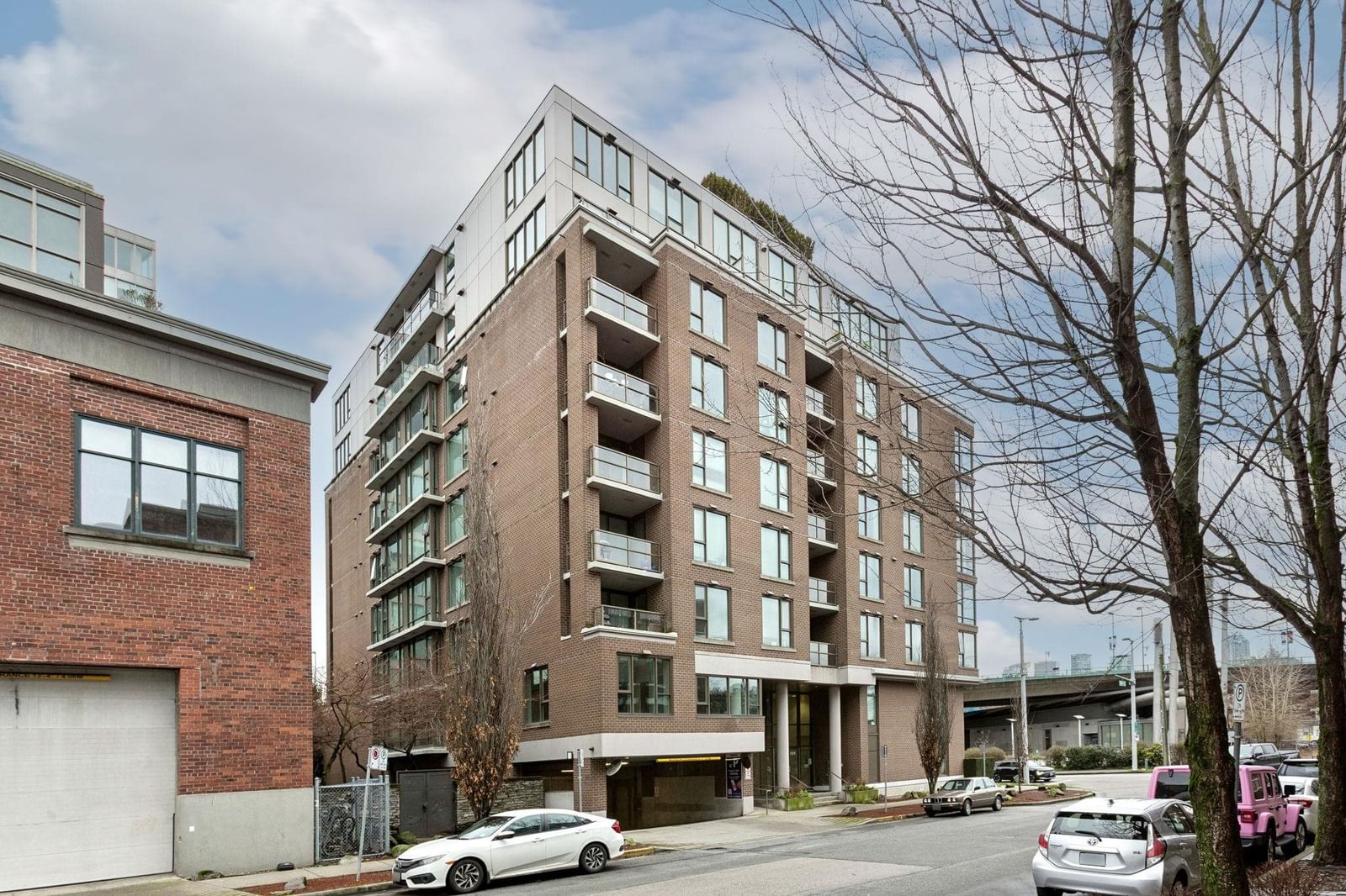 Listing Image 19