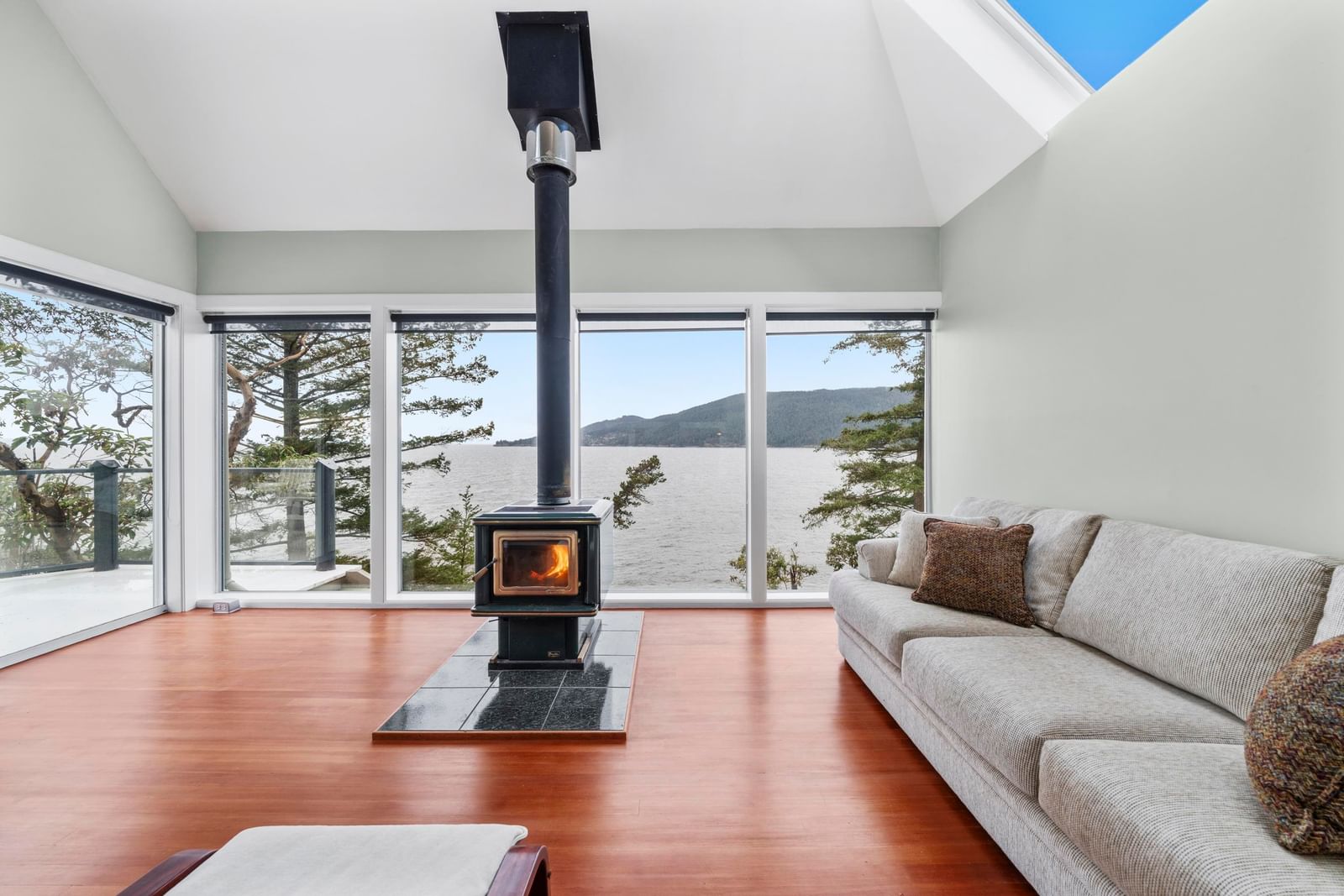 Listing Image 11