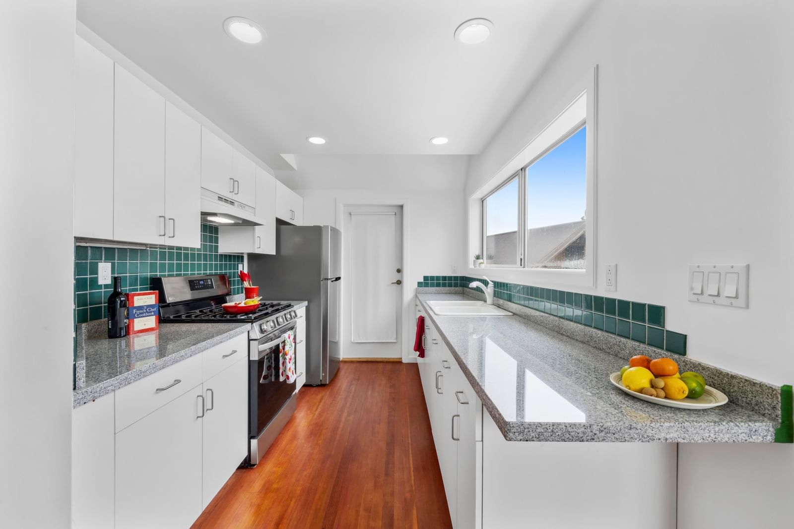 Listing Image 12