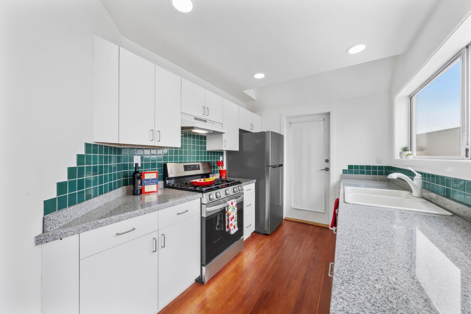 Listing Image 14