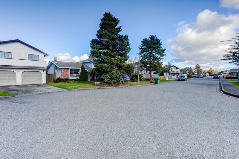 4391 Deerfield Crescent, Richmond, V6X 2Y4 | Image 2