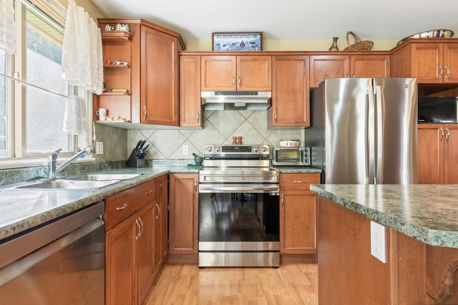 Listing Image 10