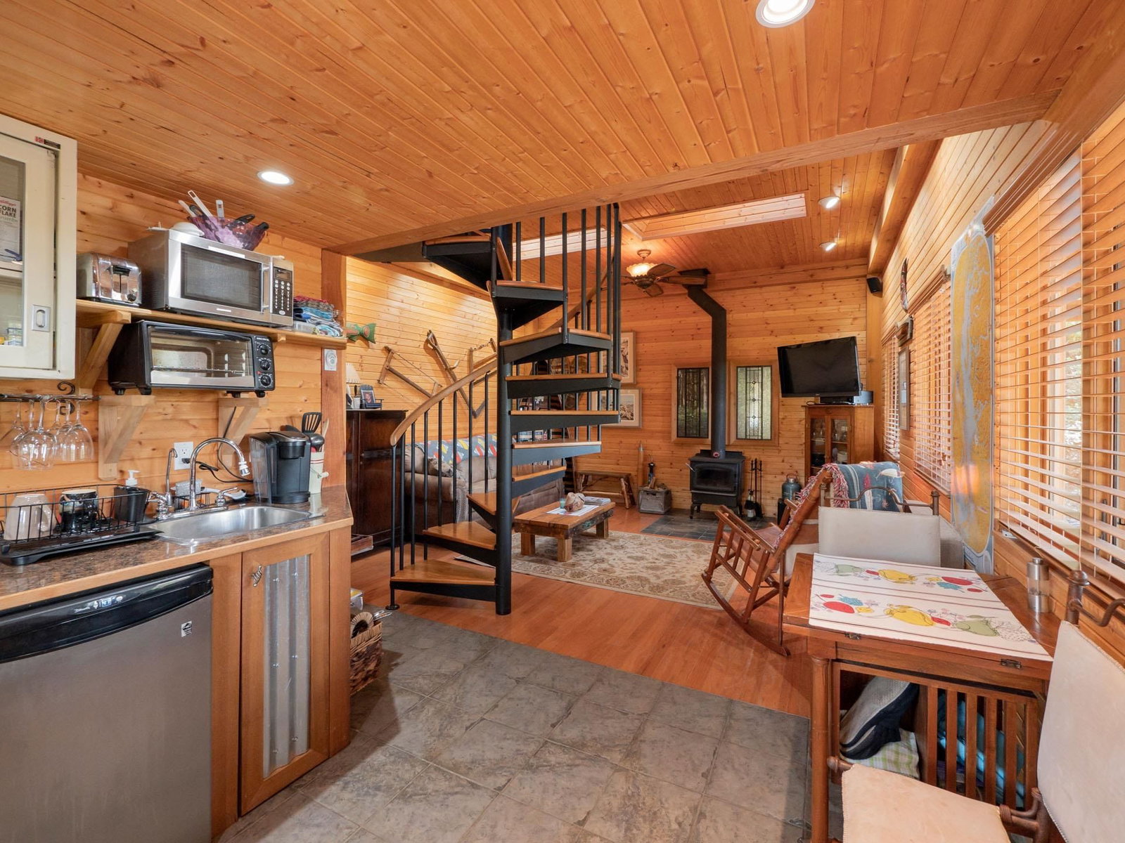 Listing Image 6