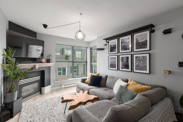 405 - 2688 Vine Street