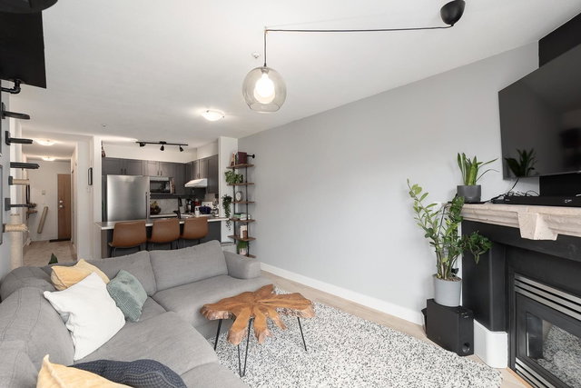 405 - 2688 Vine Street