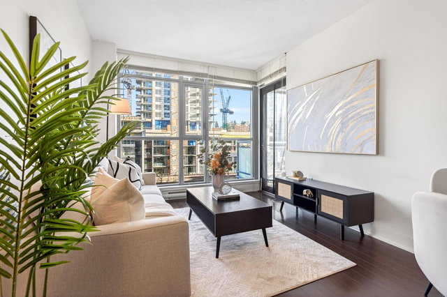 806 - 3008 Glen Drive