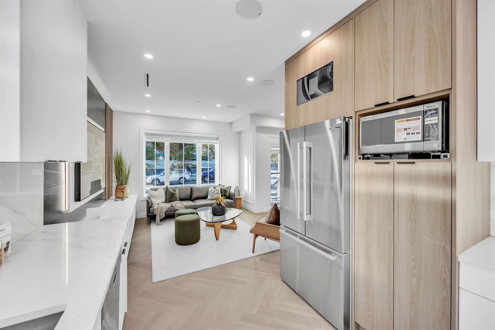 Listing Image 10