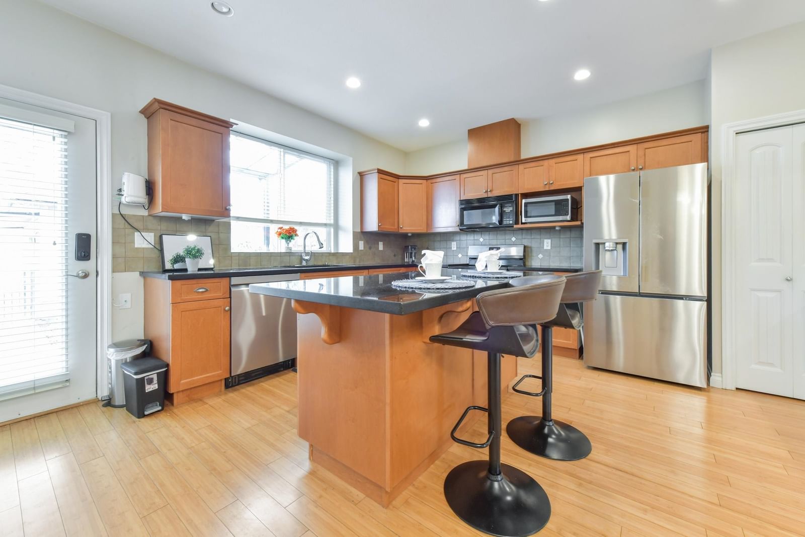 Listing Image 9