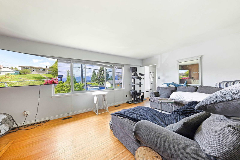 7724 Goodlad Street, Burnaby, V5E 2H6 | Image 2