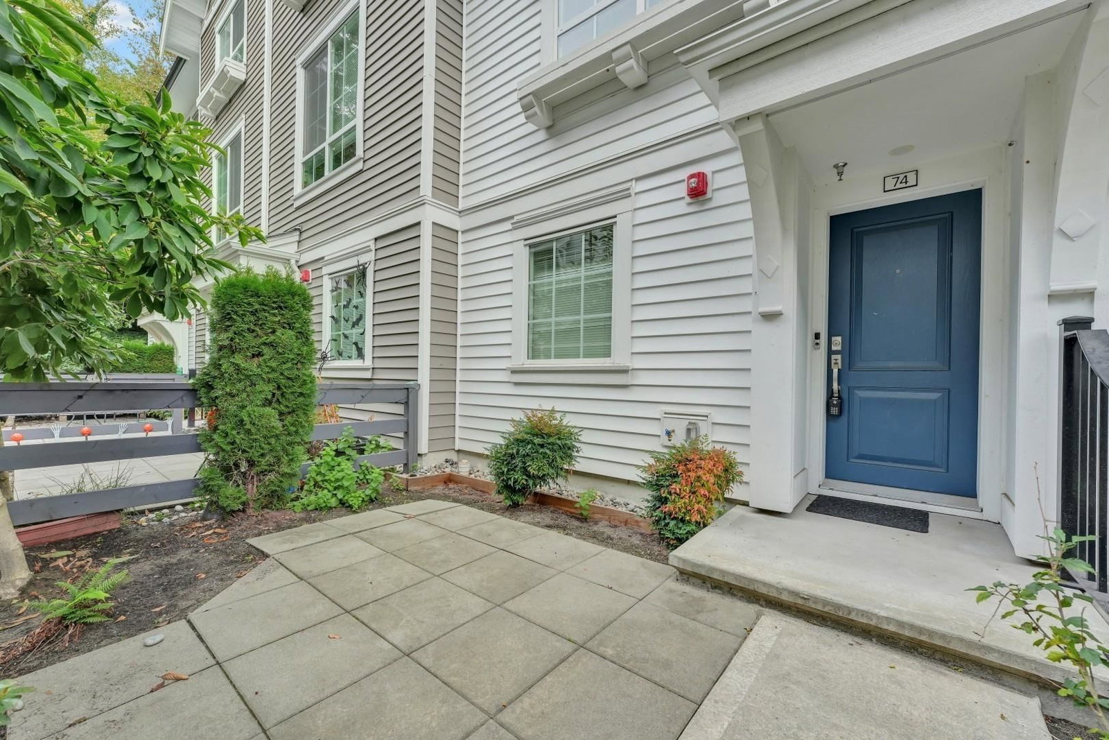 Listing Image 4