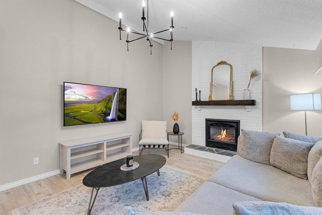 11585 Royal Crescent