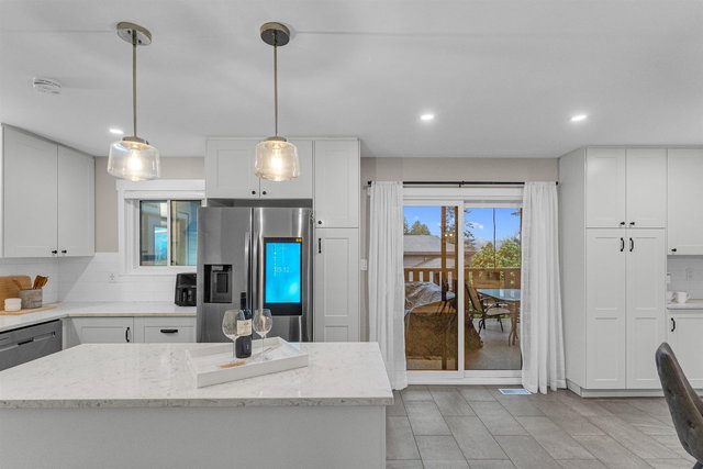 11585 Royal Crescent