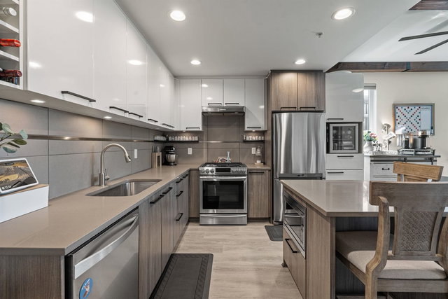 405 - 9350 University High Street