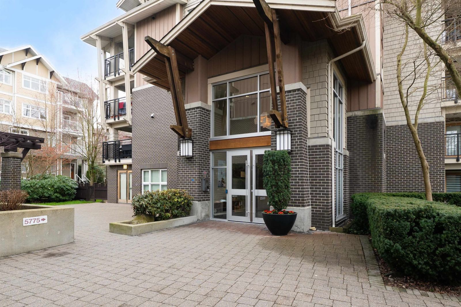 Listing Image 5