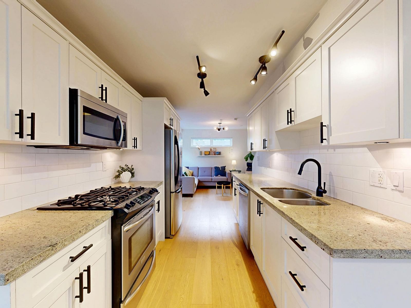 Listing Image 10