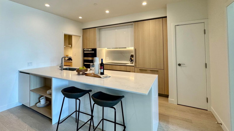 1206 - 6855 Pearson Way