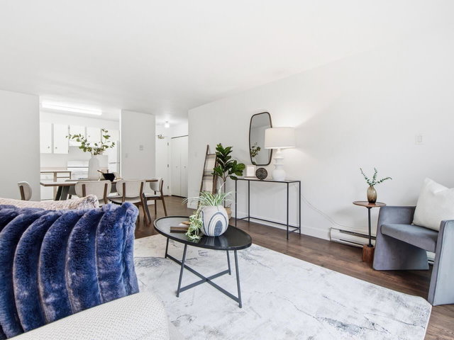 202 - 215 Mowat Street