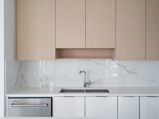 1408 - 699 Whiting Way