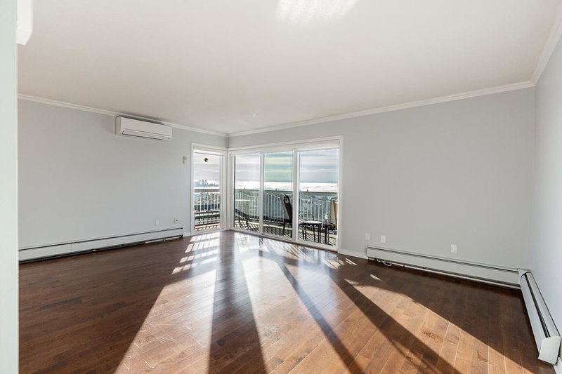 318 - 3080 Lonsdale Avenue