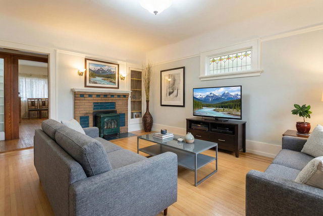 2223 Graveley Street