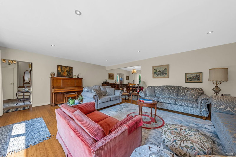 410 Hadden Drive, West Vancouver, V7S 1E9 | Image 2