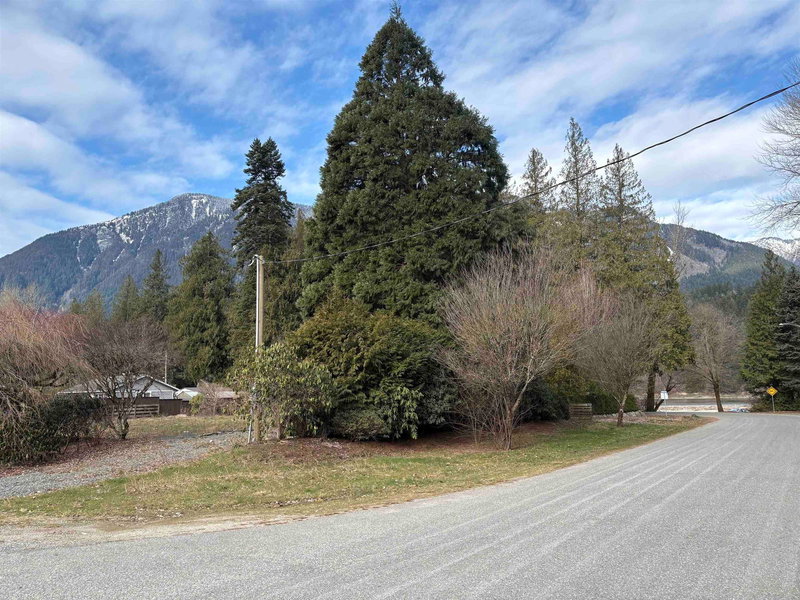 689 Hazel Street, Hope, V0X 1L0 | Image 3