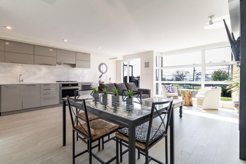 203 - 1160 Oxford Street