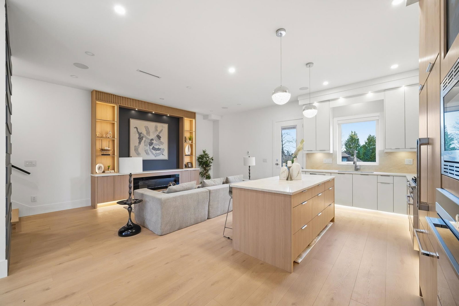 Listing Image 10