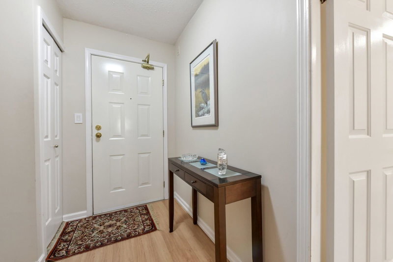 303 - 15130 Roper Avenue, White Rock, V4B 2E7 | Image 2