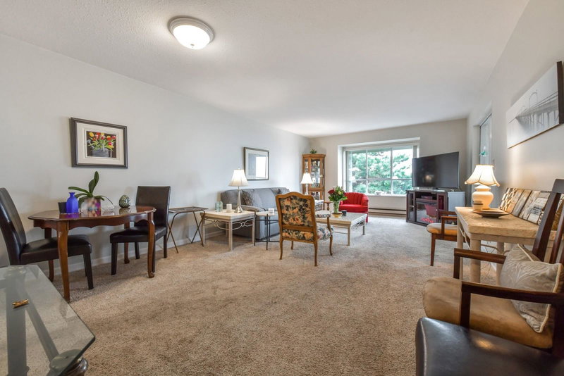 303 - 15130 Roper Avenue, White Rock, V4B 2E7 | Image 3