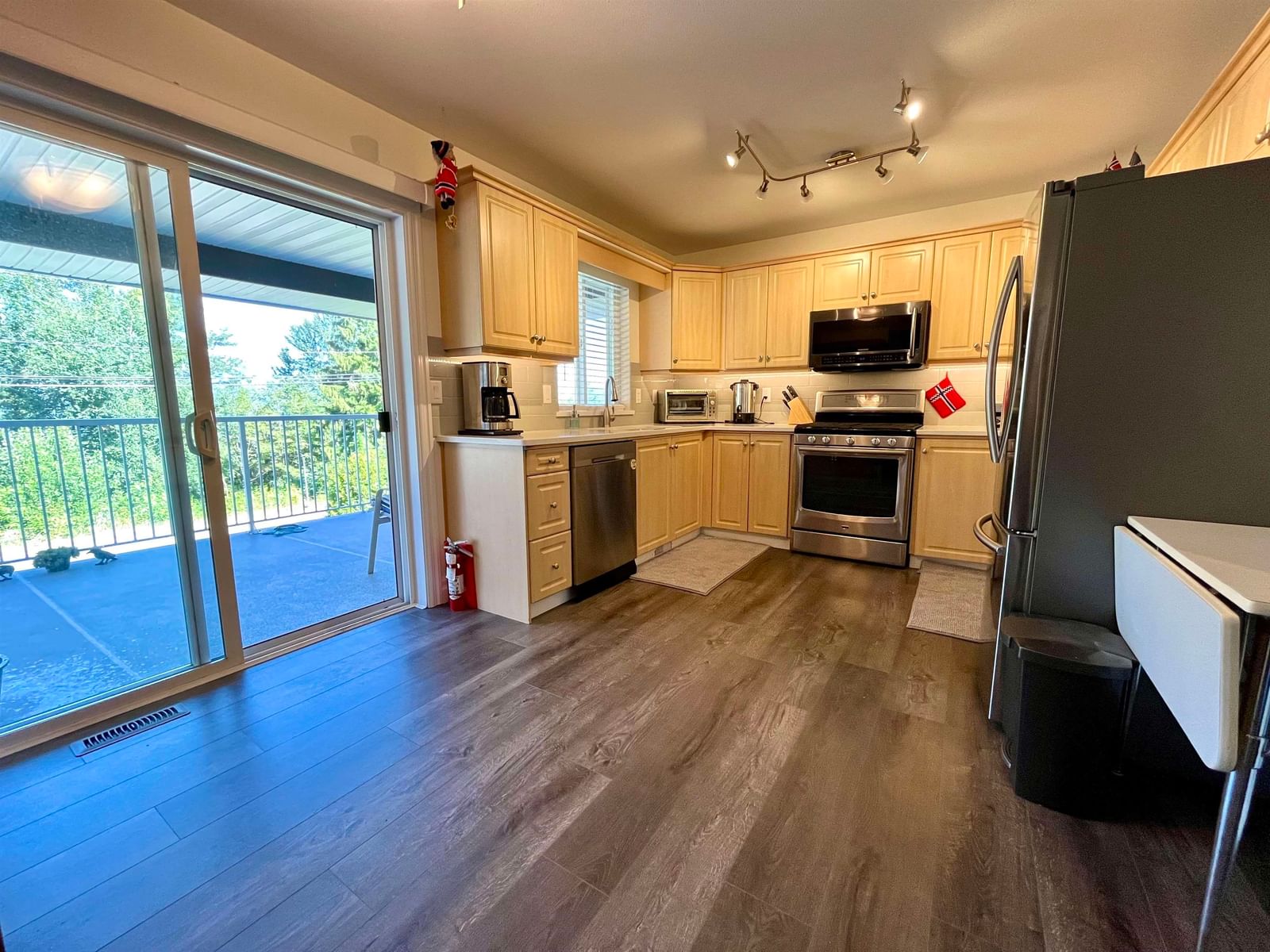 Listing Image 11