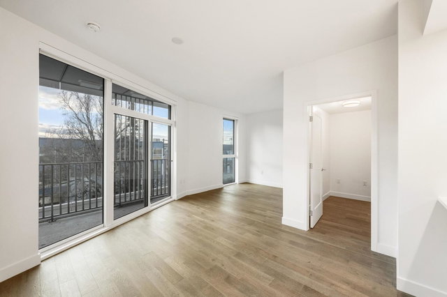 307 - 2888 Arbutus Street