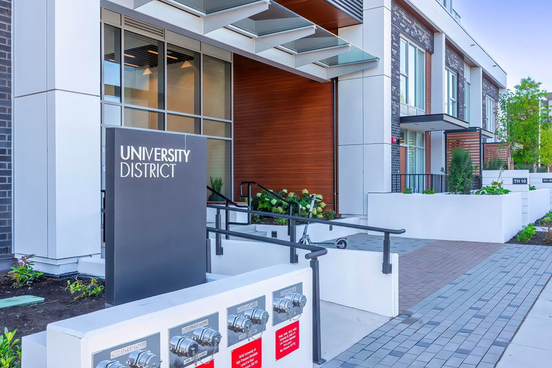 TH17 - 13428 105 Ave, Surrey, V3T 0S6 | Image 2