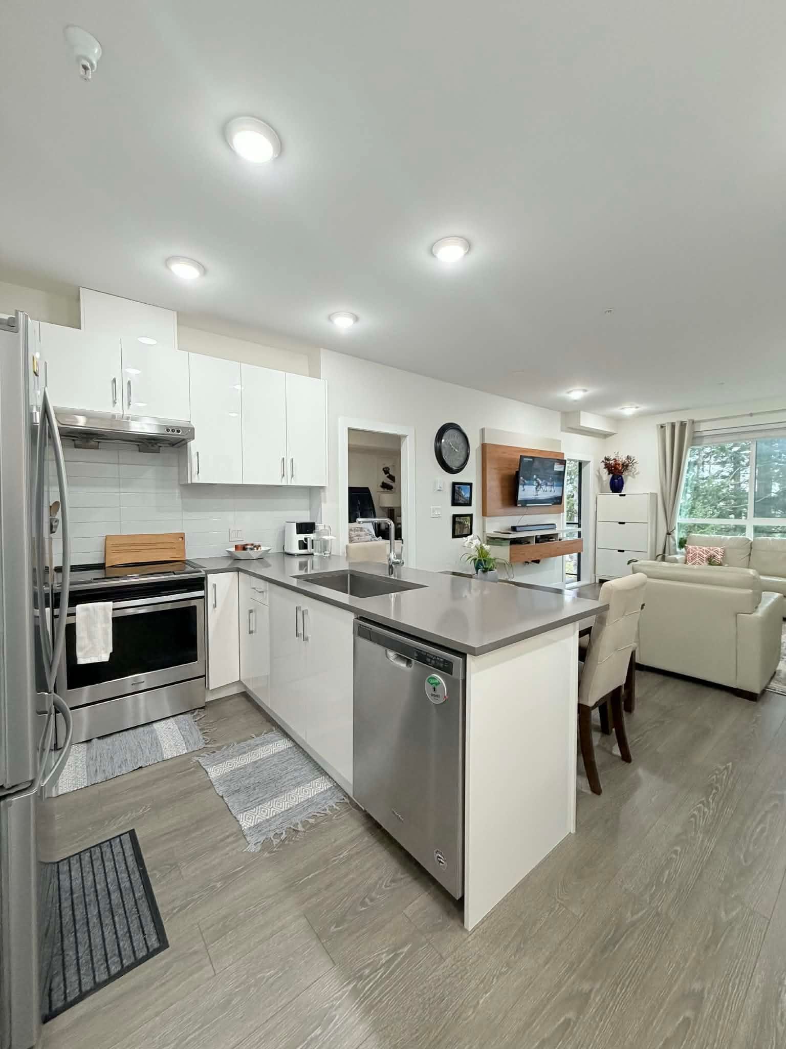 Listing Image 16