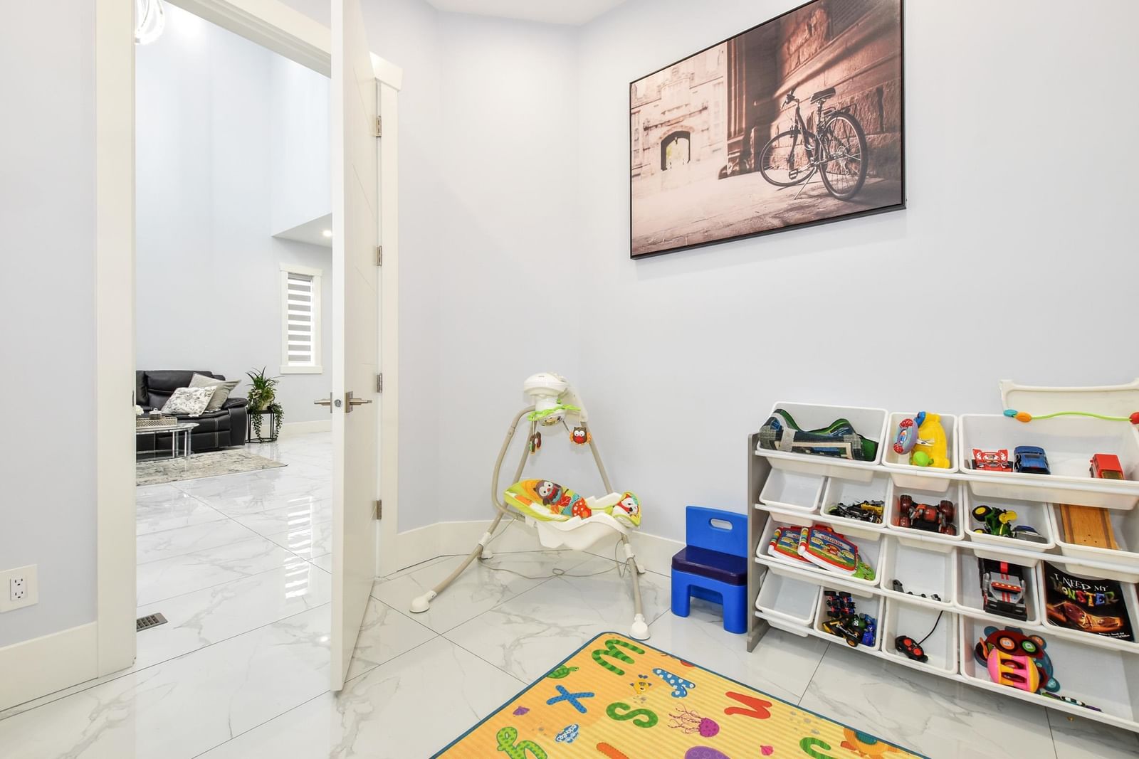 Listing Image 11