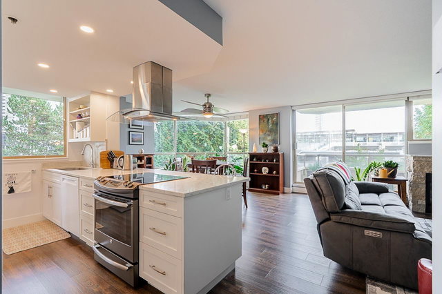 402 - 728 Farrow Street
