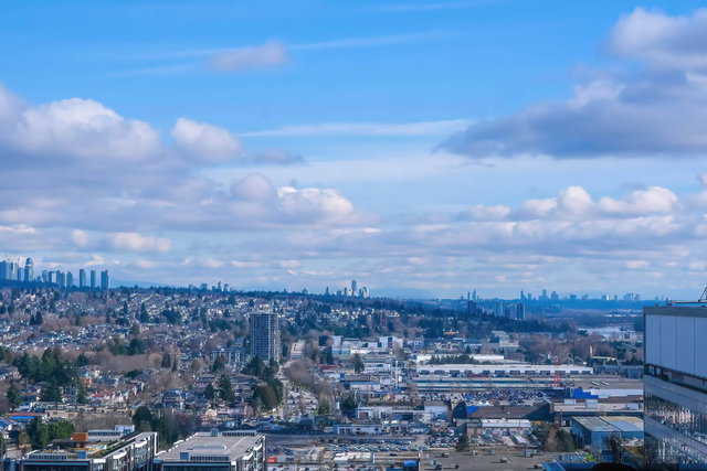 2605 - 8189 Cambie Street