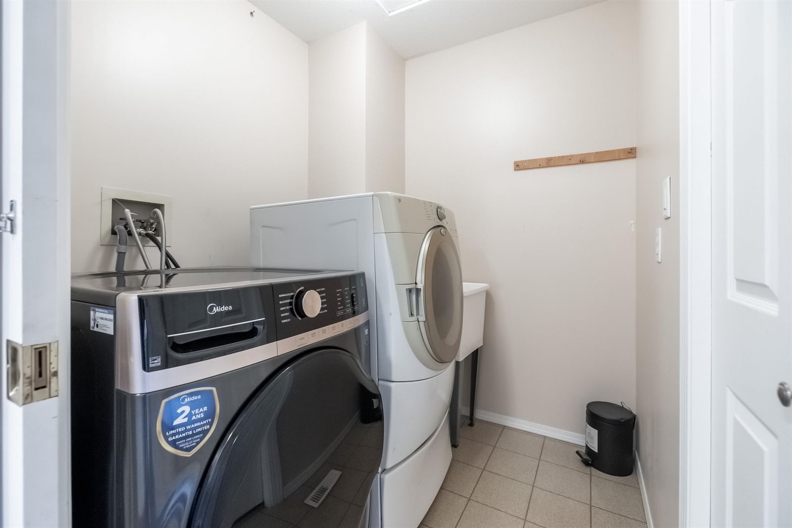 Listing Image 18