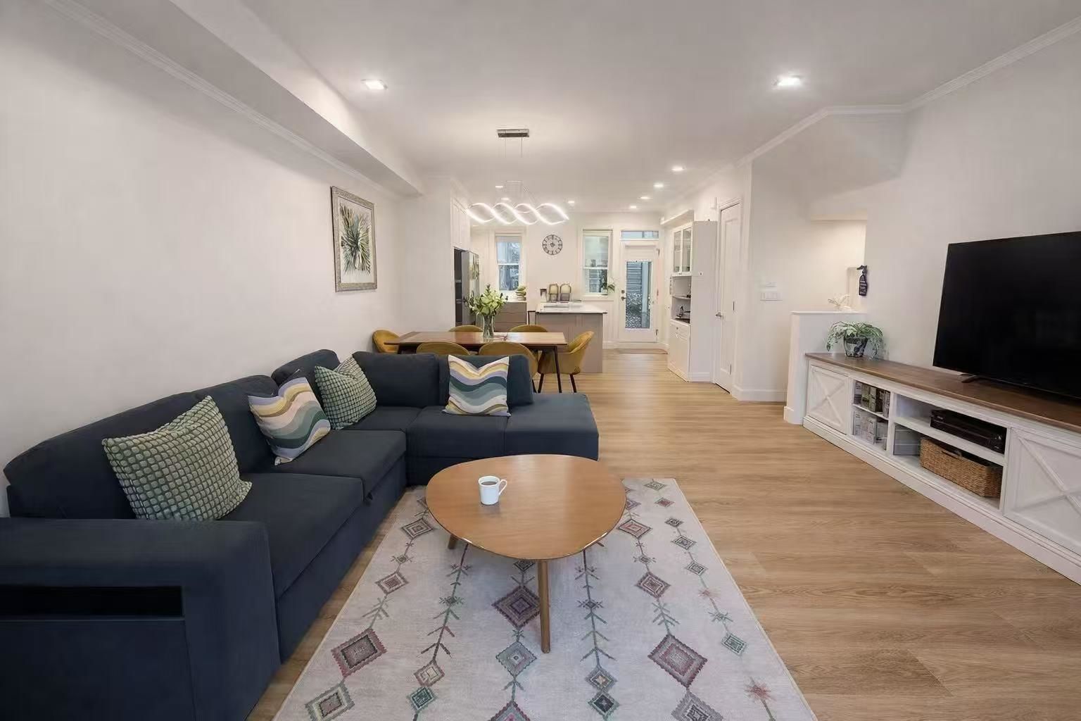 Listing Image 5