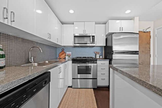 1209 - 155 1st Street W