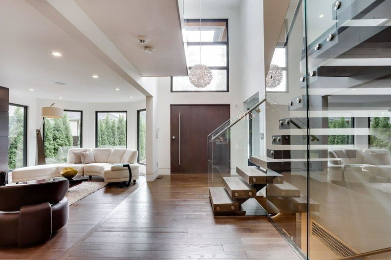 4577 Capilano Road, North Vancouver, V7R 4K3 | Image 2