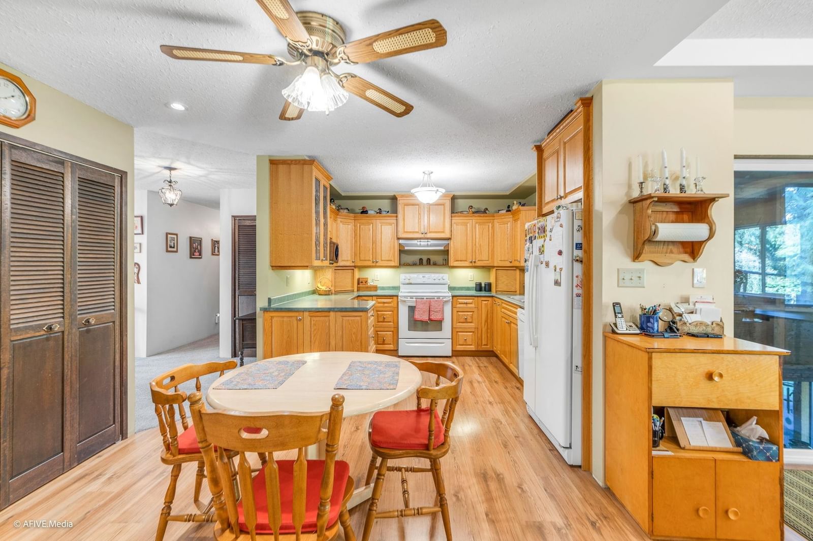 Listing Image 8