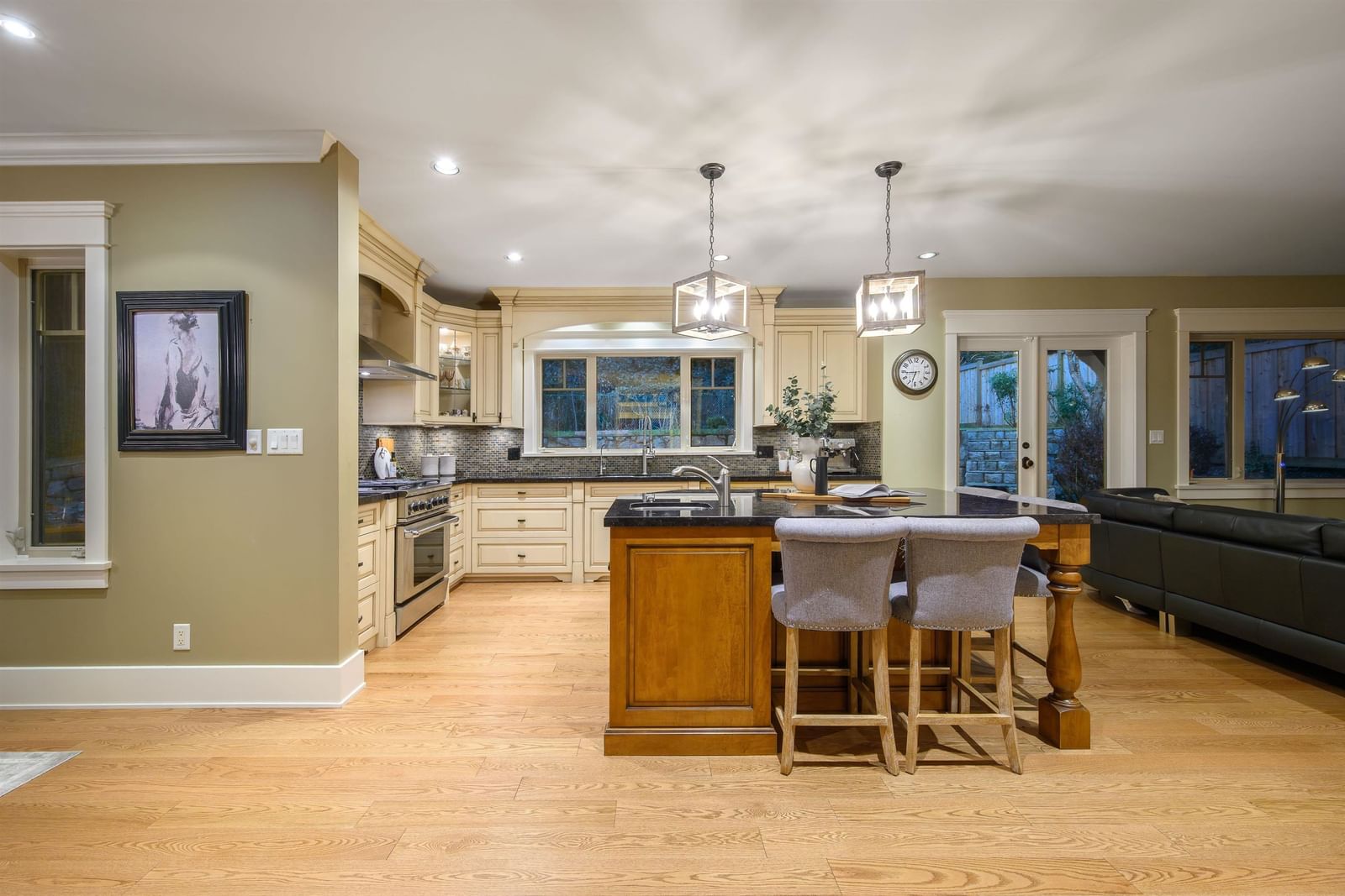 Listing Image 11