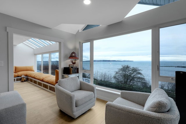 204 - 15165 Marine Drive