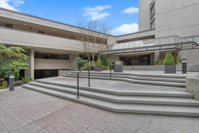 106 - 4900 Cartier Street