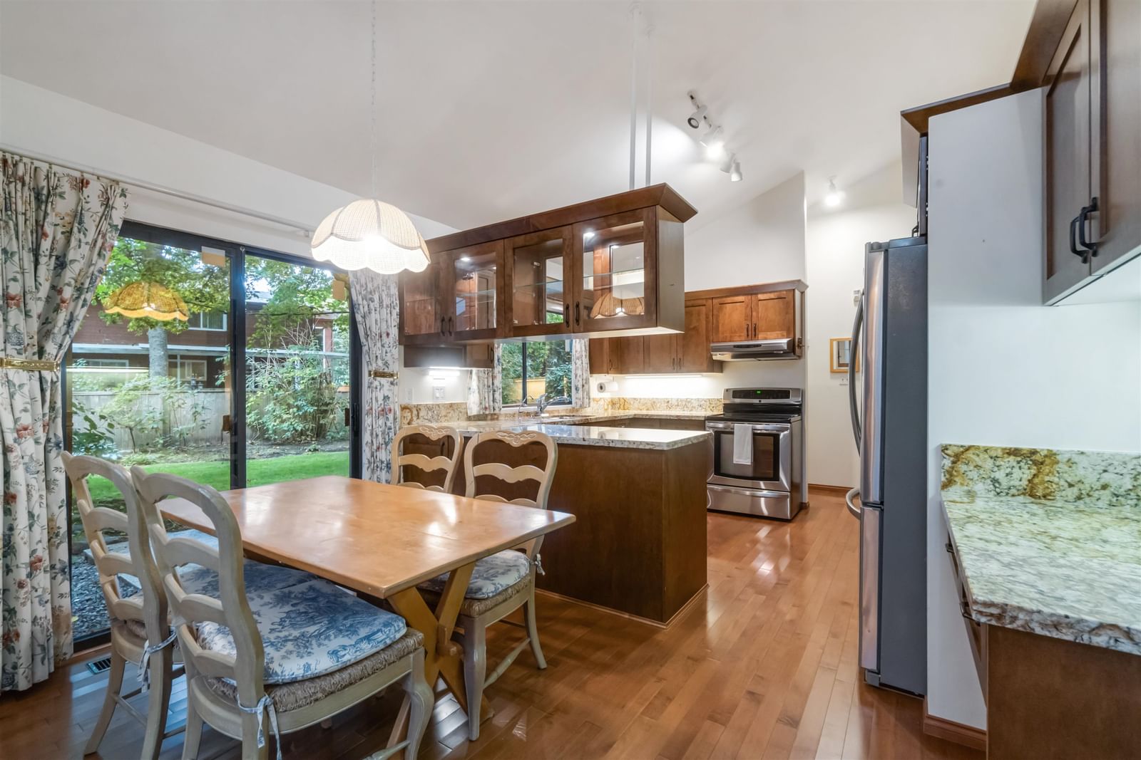 Listing Image 12